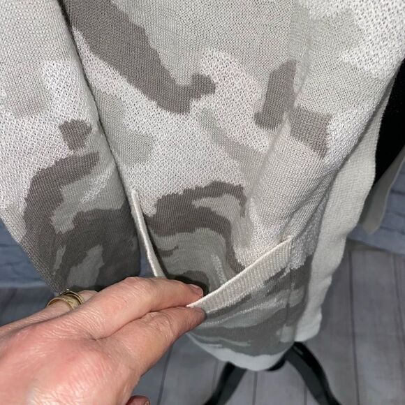 Express women S 100% cotton camo print open front cardigan w/pockets - Picture 3 of 12